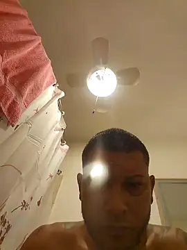 Snapshot of tropikboy chatting on May 4, 2026, 9:49 am tropikboy online show from May 4, 2026, 9:49 am