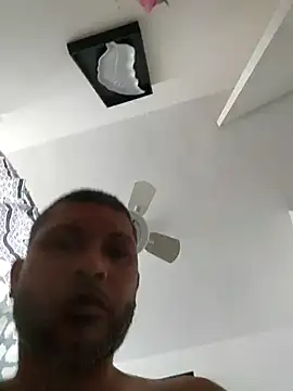 Snapshot of tropikboy chatting on May 12, 2026, 12:24 pm tropikboy online show from May 12, 2026, 12:24 pm