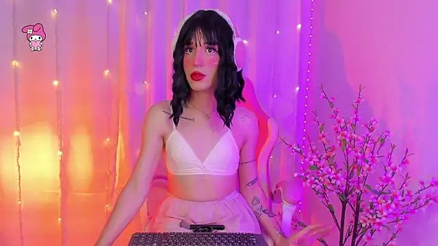 rosseblondee online show from June 18, 2026, 10:14 pm