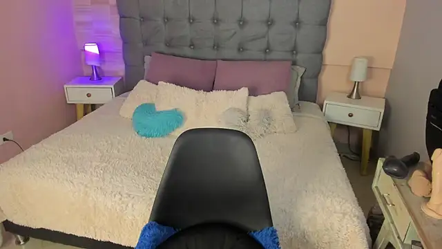  Abril W online show from October 2, 2025, 11:56 pm