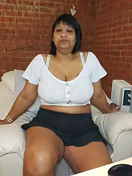 Lilybanx online show from April 10, 2026, 7:40 pm