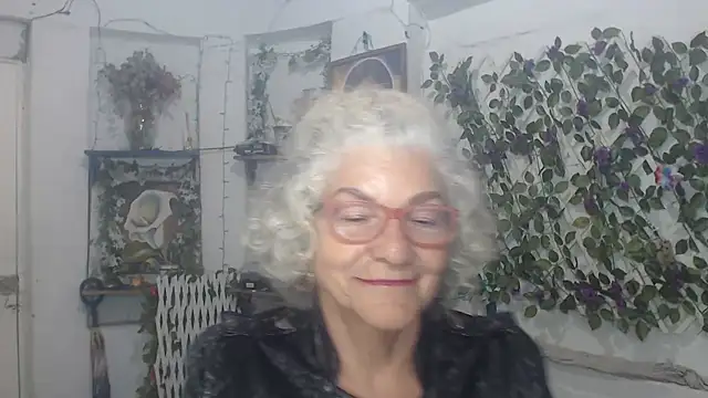 FunnyGrandma online show from November 28, 2025, 11:40 pm