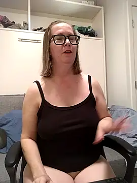 SweetandNaughty1 online show from February 3, 2026, 3:26 am