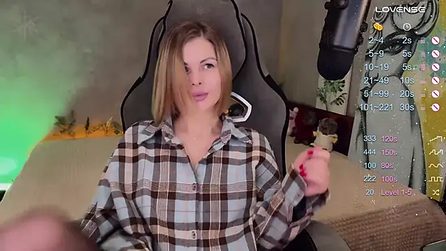 Snapshot of Your_Sweet_Lilu chatting on December 11, 2024, 9:23 pm Your Sweet Lilu online show from December 11, 2024, 9:23 pm