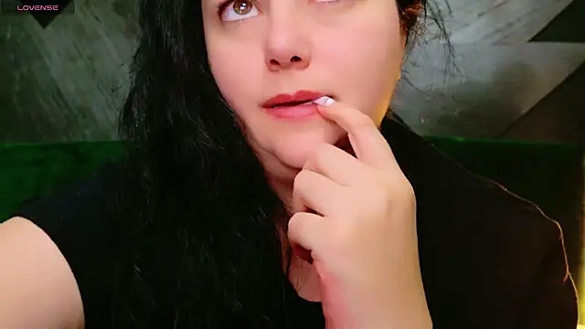 AleshaArabian online show from February 3, 2025, 7:42 pm