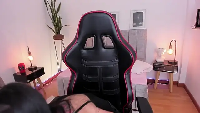 EmmyEvans1 online show from January 13, 2025, 7:42 pm