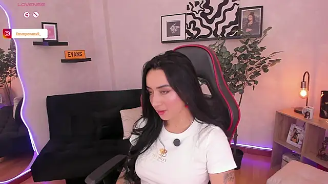 EmmyEvans1 online show from September 23, 2025, 7:50 pm