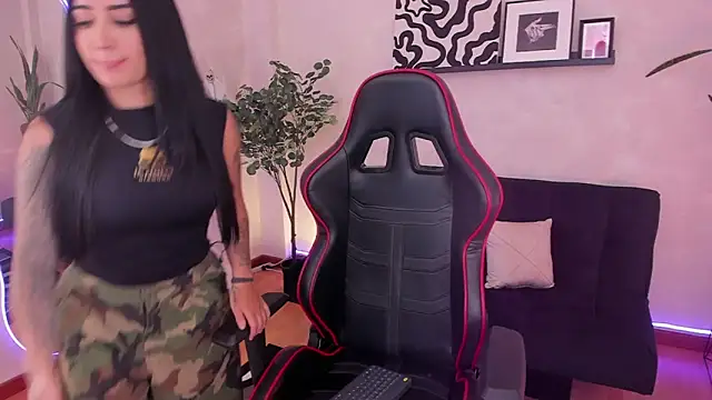 EmmyEvans1 online show from September 30, 2025, 7:30 pm