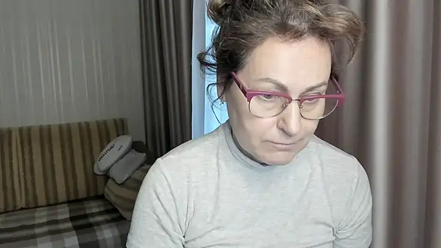 lauraoven online show from January 13, 2025, 9:19 am