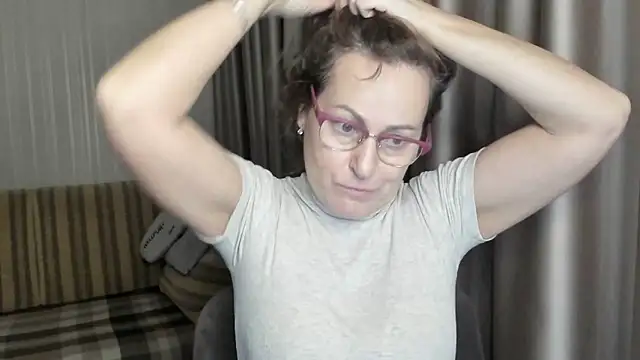 lauraoven online show from January 13, 2025, 6:59 pm