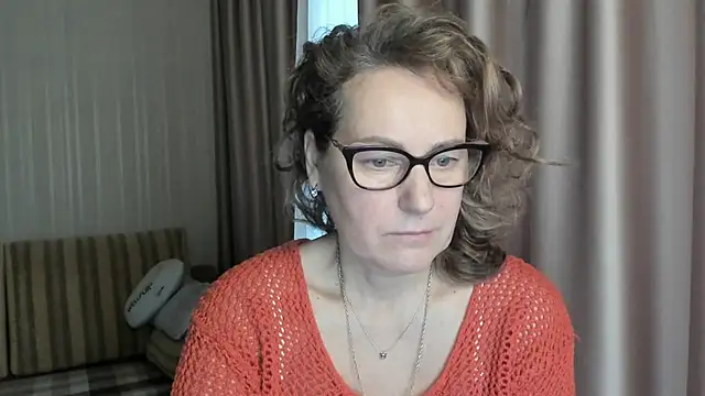 lauraoven online show from January 19, 2025, 7:36 am