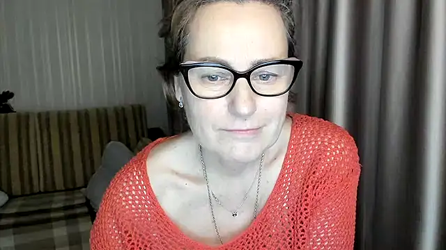 lauraoven online show from February 9, 2025, 6:47 pm