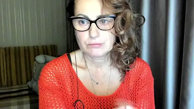 lauraoven online show from November 10, 2025, 5:12 pm