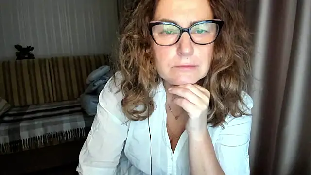 lauraoven online show from December 2, 2025, 8:08 am