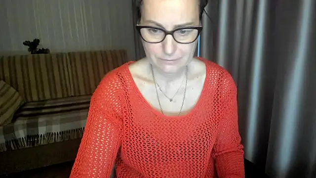 lauraoven online show from December 23, 2025, 7:28 am