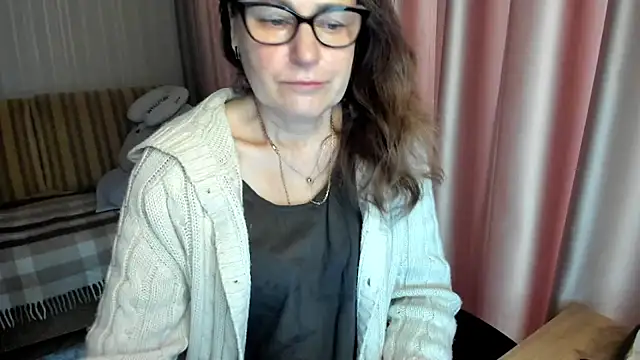 lauraoven online show from February 12, 2026, 7:47 am