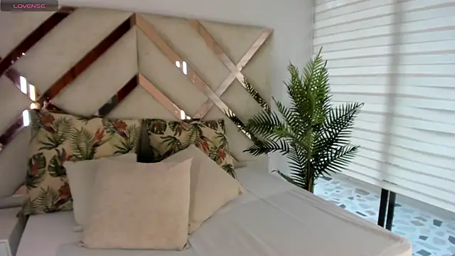 Snapshot of tati_saldarriaga chatting on October 16, 2025, 9:27 pm tati saldarriaga online show from October 16, 2025, 9:27 pm