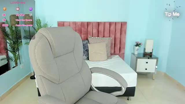 Snapshot of tati_saldarriaga chatting on November 28, 2025, 12:08 pm tati saldarriaga online show from November 28, 2025, 12:08 pm