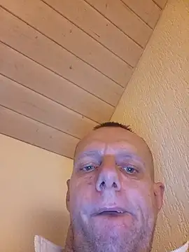 Snapshot of Kw8585kw chatting on January 10, 2026, 10:58 pm Kw8585kw online show from January 10, 2026, 10:58 pm