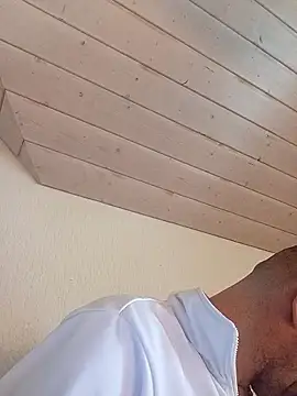 Snapshot of Kw8585kw chatting on January 14, 2026, 11:38 am Kw8585kw online show from January 14, 2026, 11:38 am