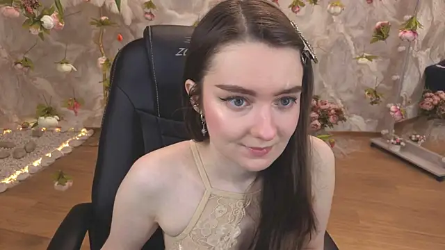 Snapshot of CloudGrace chatting on May 4, 2026, 3:13 am CloudGrace online show from May 4, 2026, 3:13 am
