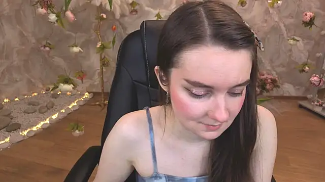 Snapshot of CloudGrace chatting on May 11, 2026, 6:16 pm CloudGrace online show from May 11, 2026, 6:16 pm
