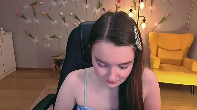 Snapshot of CloudGrace chatting on May 27, 2026, 6:16 pm CloudGrace online show from May 27, 2026, 6:16 pm