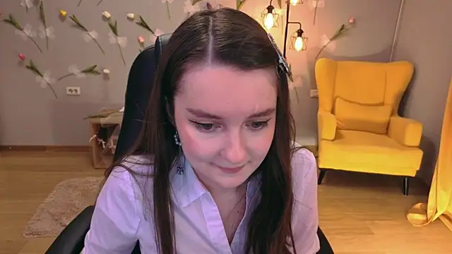 Snapshot of CloudGrace chatting on June 6, 2026, 6:23 pm CloudGrace online show from June 6, 2026, 6:23 pm