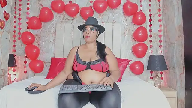 Snapshot of AranzaLatinBlacks chatting on February 14, 2025, 7:02 pm AranzaLatinBlacks online show from February 14, 2025, 7:02 pm