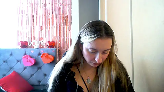 SusanCurt online show from February 18, 2026, 12:34 pm