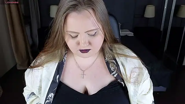 EMMA  CONNOR online show from December 3, 2024, 1:41 am