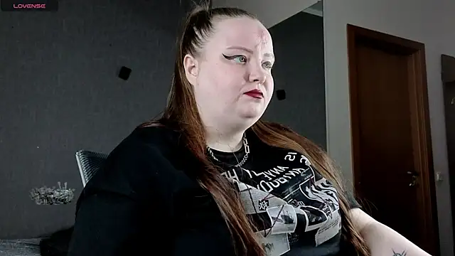 EMMA  CONNOR online show from September 15, 2025, 6:24 am