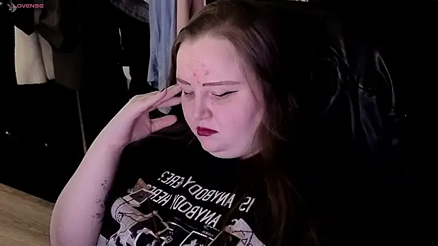 EMMA  CONNOR online show from November 7, 2025, 11:05 pm