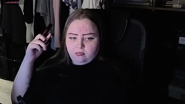 EMMA  CONNOR online show from November 21, 2025, 12:43 am