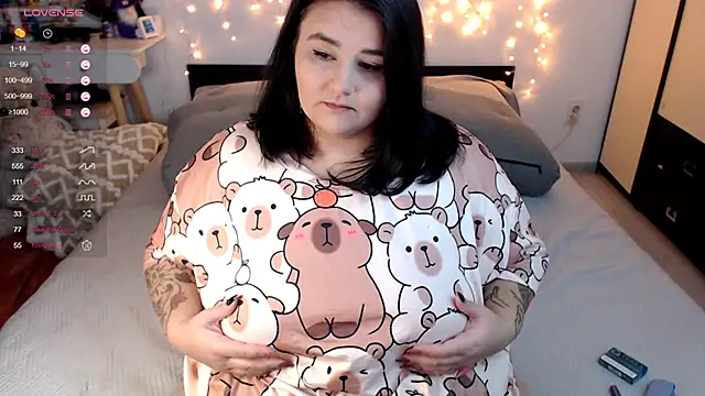 naughtykiss online show from October 6, 2025, 4:32 am