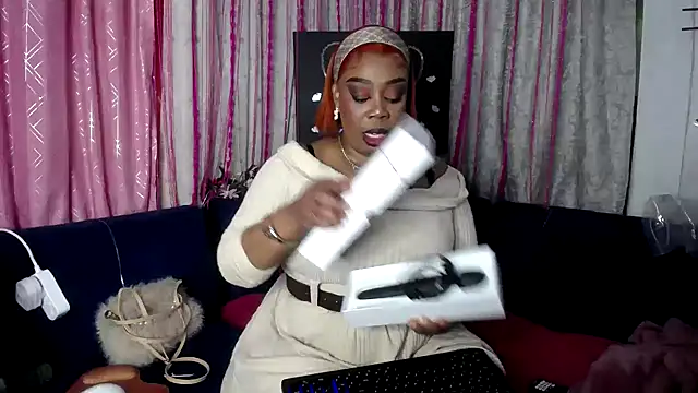 crystalbxx online show from April 4, 2026, 12:42 am