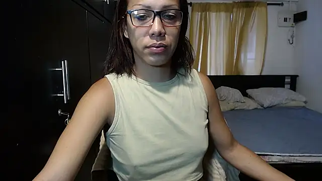 sensual nataliee online show from March 3, 2025, 9:05 pm