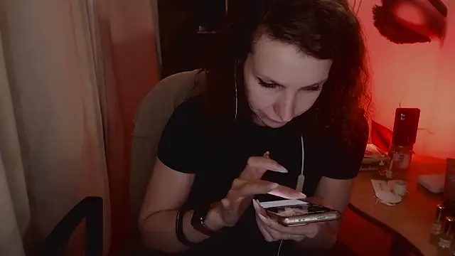 JohansonKatie online show from January 12, 2025, 4:29 pm