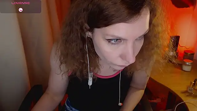 JohansonKatie online show from February 6, 2025, 1:38 am