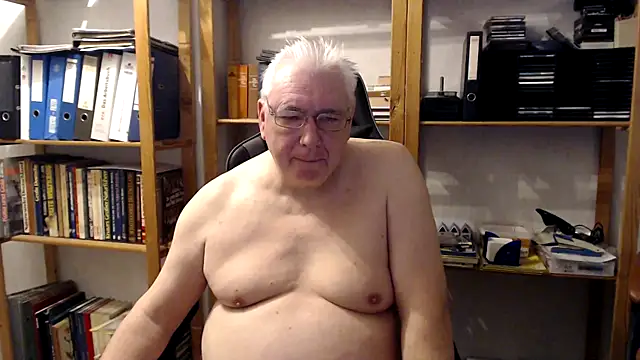 Snapshot of SchwanzhureXXL chatting on December 5, 2025, 6:33 am SchwanzhureXXL online show from December 5, 2025, 6:33 am