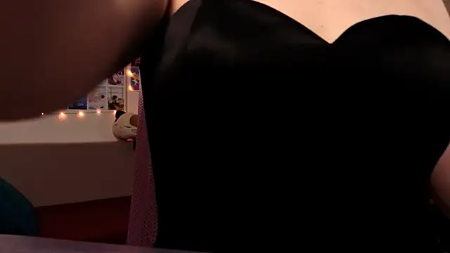 Snapshot of MilenaSaint chatting on February 3, 2025, 3:31 am MilenaSaint online show from February 3, 2025, 3:31 am