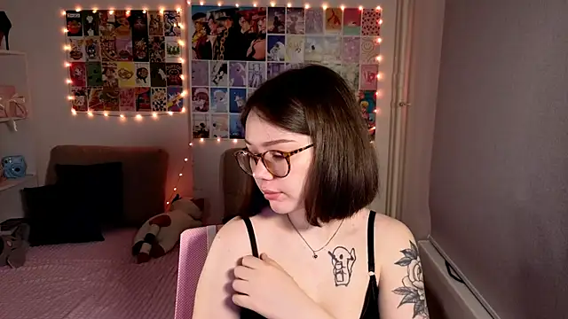 Snapshot of MilenaSaint chatting on March 1, 2025, 3:32 am MilenaSaint online show from March 1, 2025, 3:32 am