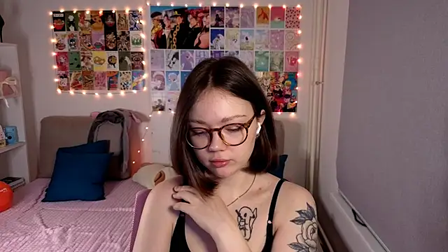 Snapshot of MilenaSaint chatting on March 6, 2025, 3:35 am MilenaSaint online show from March 6, 2025, 3:35 am