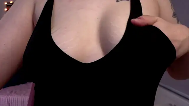 Snapshot of MilenaSaint chatting on March 12, 2025, 3:35 am MilenaSaint online show from March 12, 2025, 3:35 am