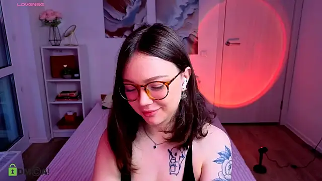 Snapshot of MilenaSaint chatting on October 3, 2025, 4:20 am MilenaSaint online show from October 3, 2025, 4:20 am