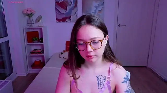 Snapshot of MilenaSaint chatting on October 14, 2025, 4:24 am MilenaSaint online show from October 14, 2025, 4:24 am