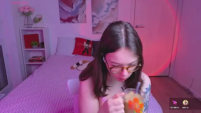 Snapshot of MilenaSaint chatting on October 25, 2025, 4:20 am MilenaSaint online show from October 25, 2025, 4:20 am