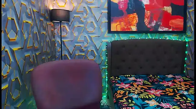 KylieMaxwellCaulfield TS online show from December 19, 2024, 1:28 am