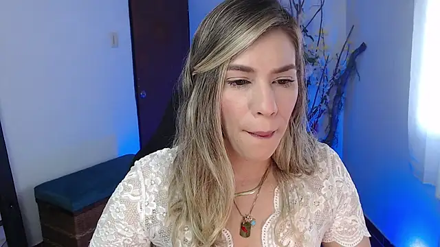 ms sofia x online show from November 4, 2025, 3:22 pm