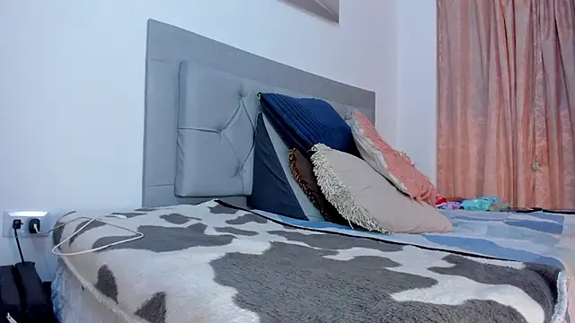 Idaly Johnson online show from September 20, 2025, 3:29 am